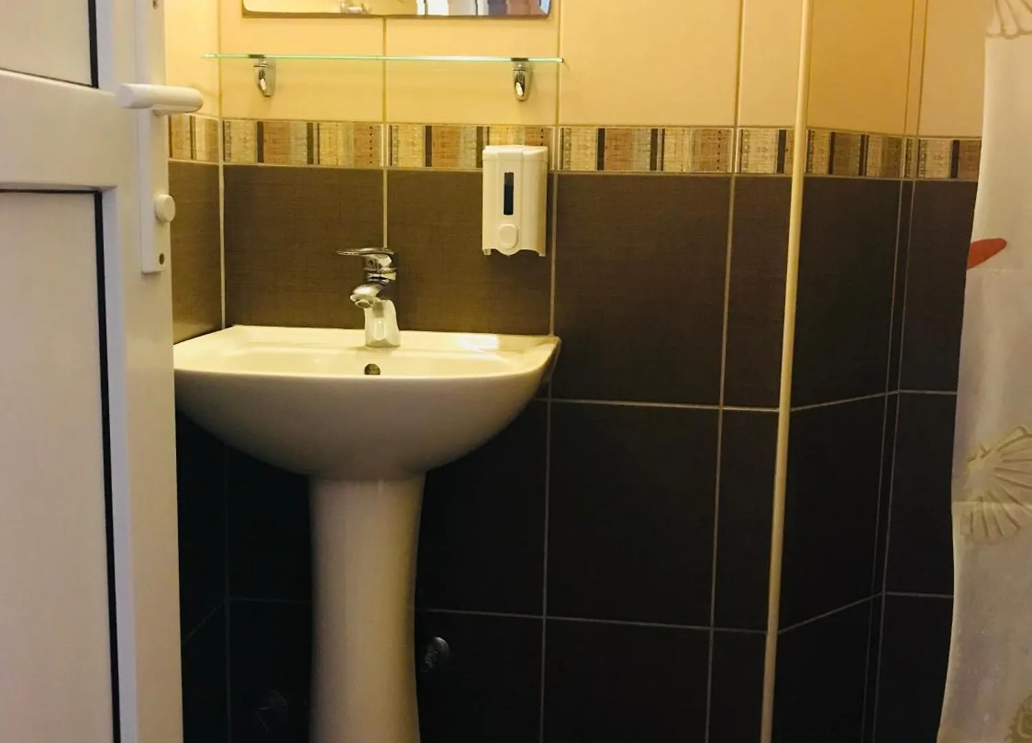 Cam Hotel Gümbet 0*,